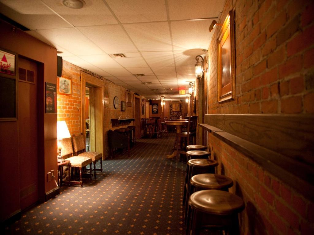 Hotel Senator Saskatoon Zewnętrze zdjęcie