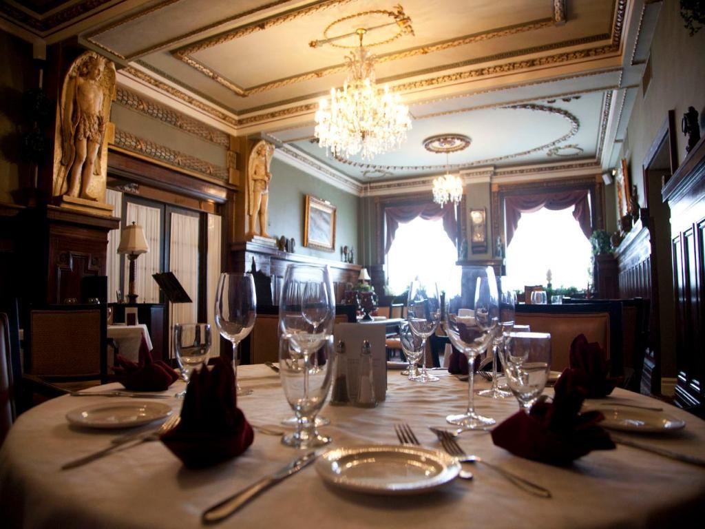 Hotel Senator Saskatoon Zewnętrze zdjęcie