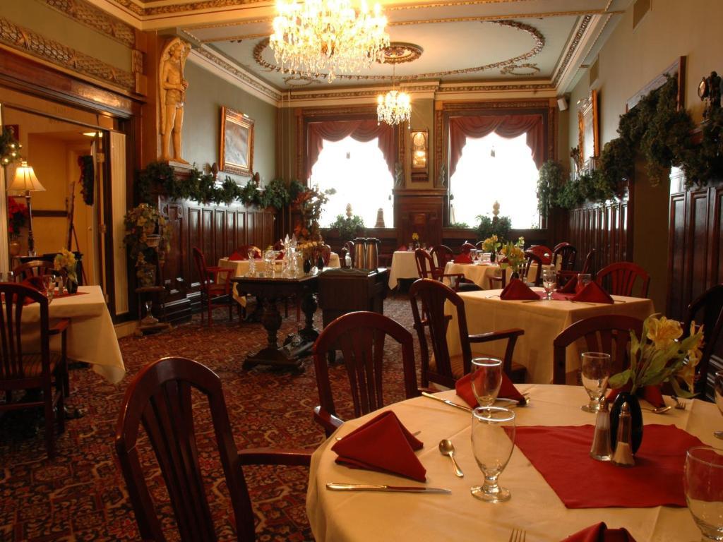 Hotel Senator Saskatoon Zewnętrze zdjęcie