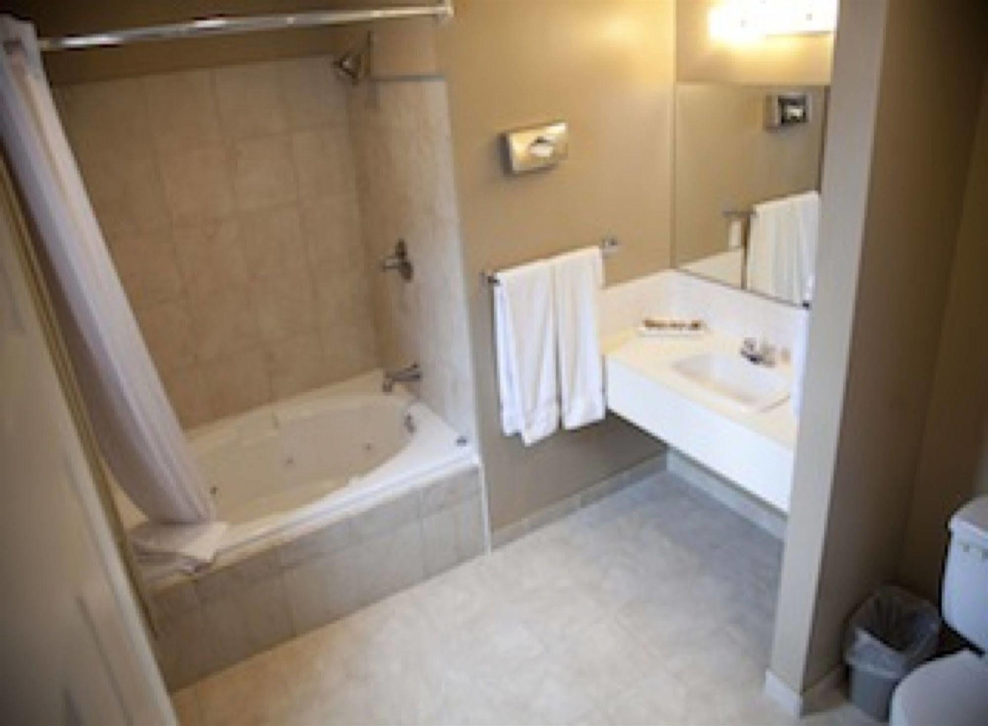 Hotel Senator Saskatoon Zewnętrze zdjęcie