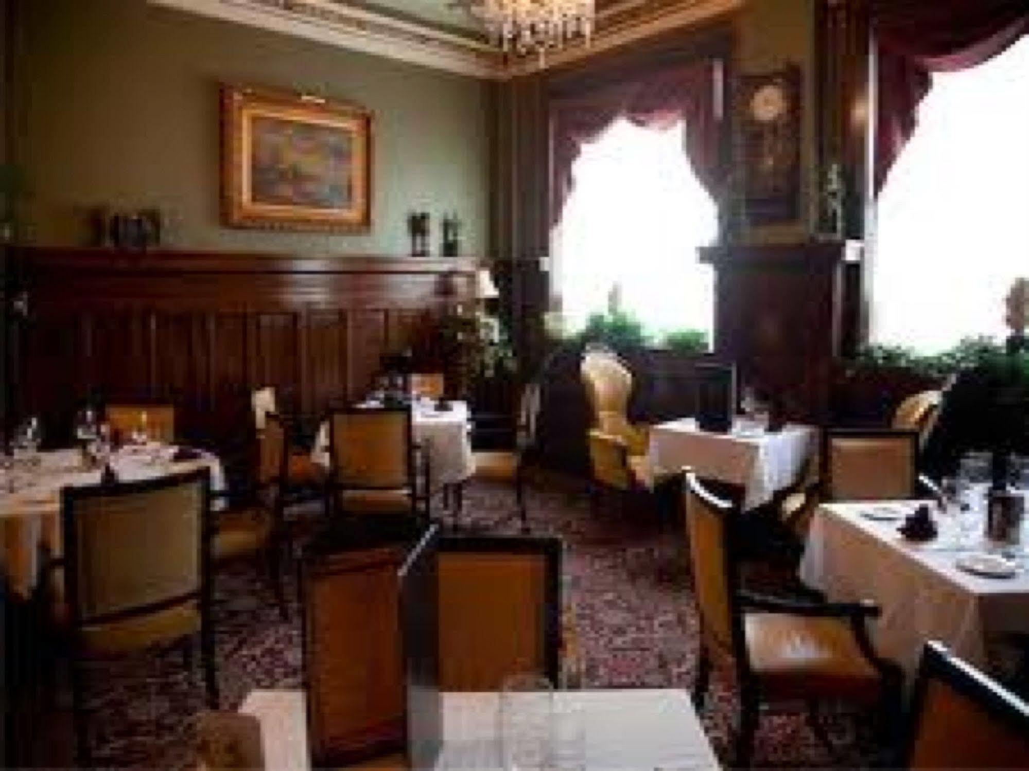 Hotel Senator Saskatoon Zewnętrze zdjęcie