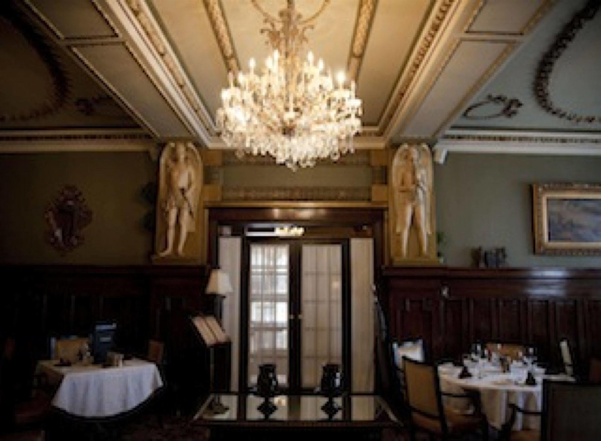 Hotel Senator Saskatoon Zewnętrze zdjęcie