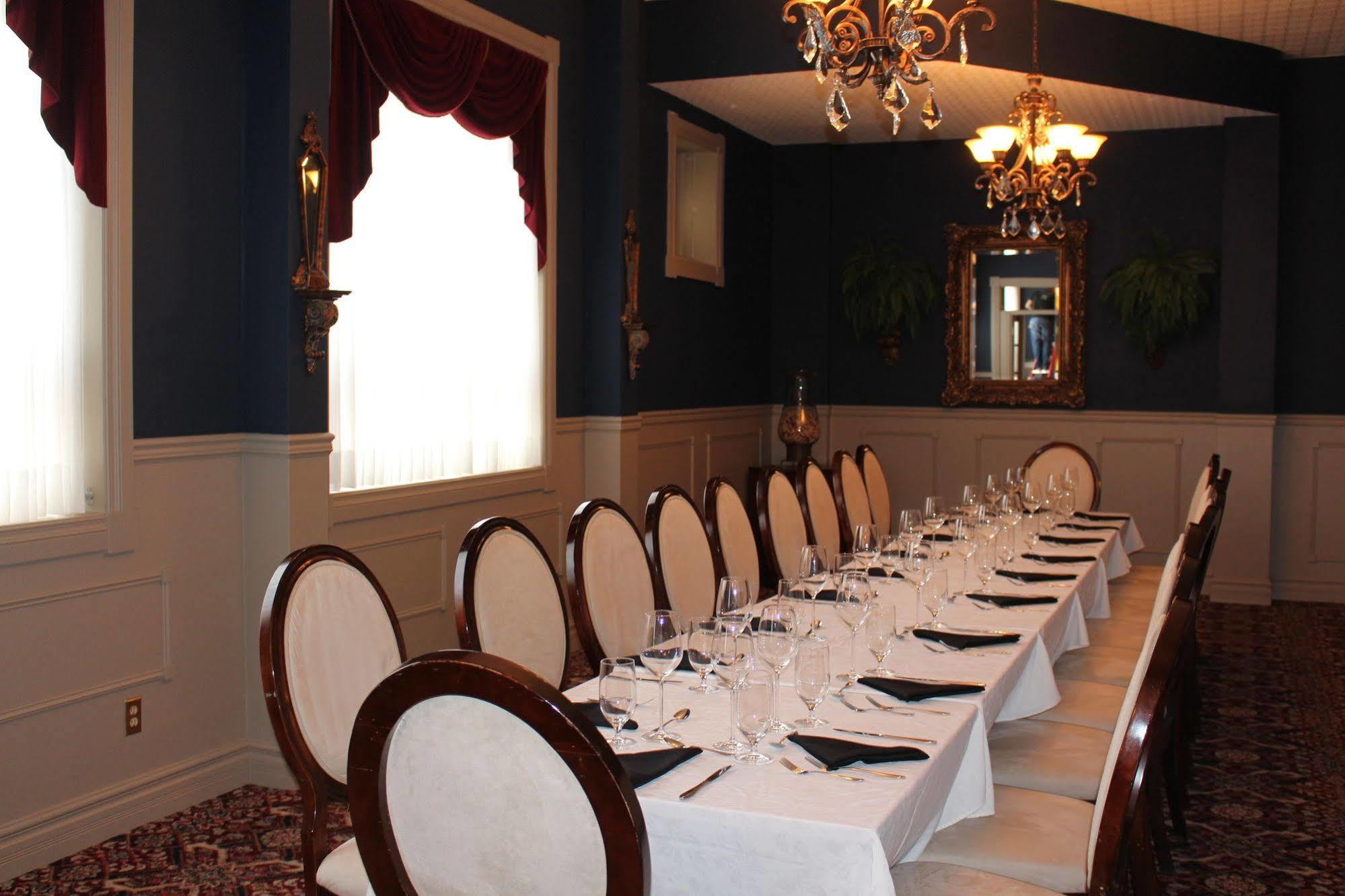 Hotel Senator Saskatoon Zewnętrze zdjęcie